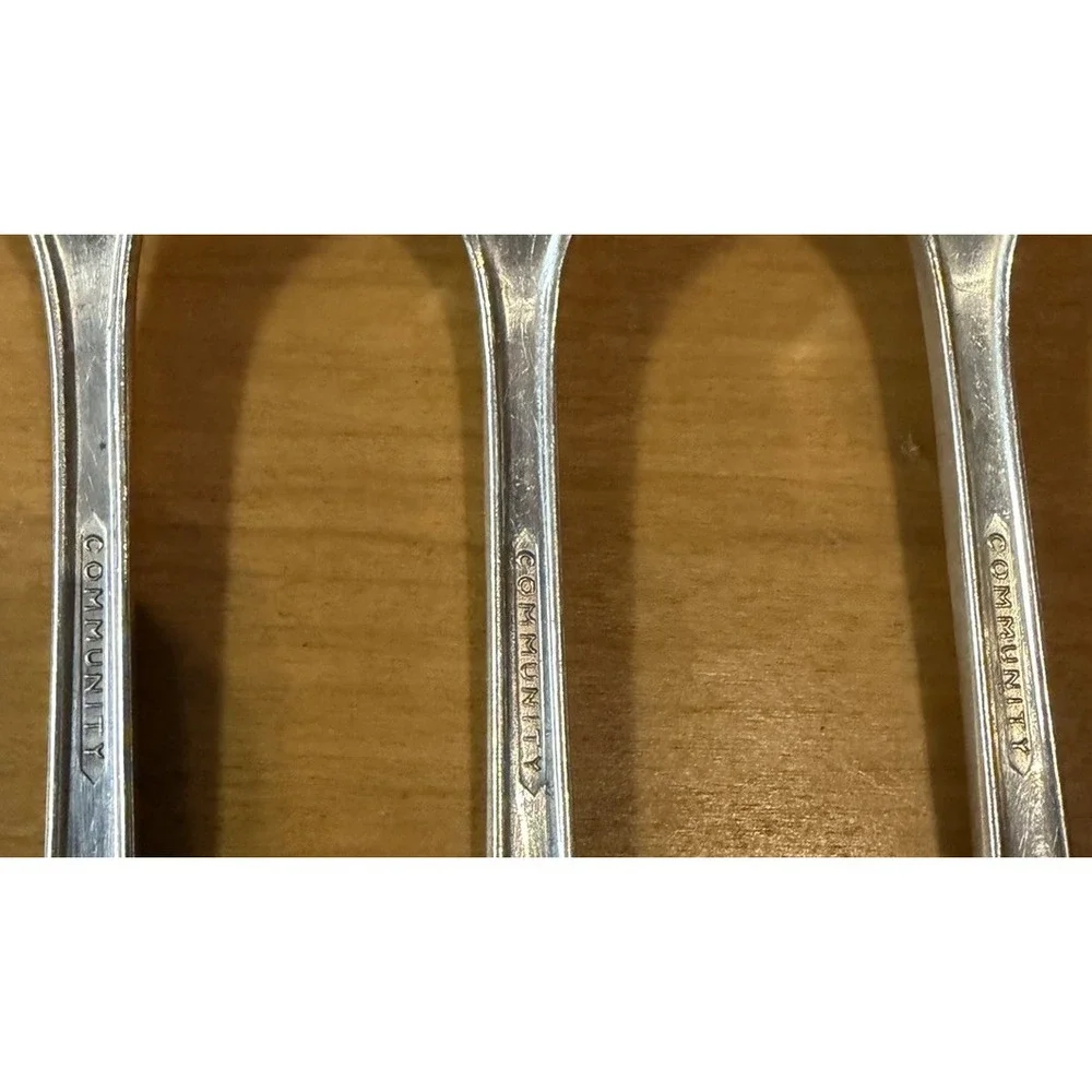 Lot 4 Oneida Community Evening Star Silver plate Dinner Forks 7 5/8